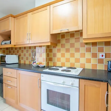 128 - Comfy 2 Bed With Parking Apartment Galway