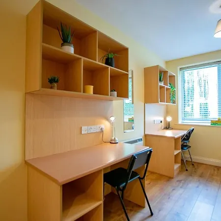 128 - Comfy 2 Bed With Parking Apartment
