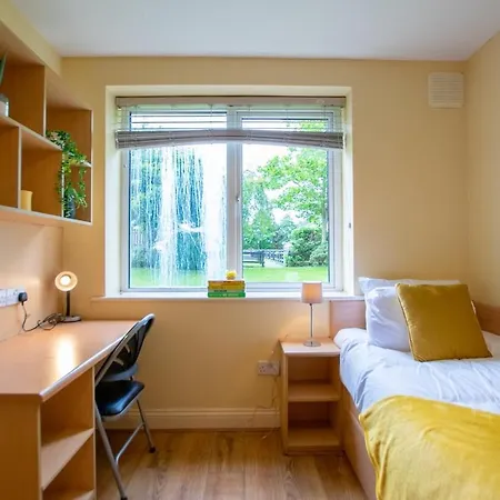 128 - Comfy 2 Bed With Parking - Sleeps 6