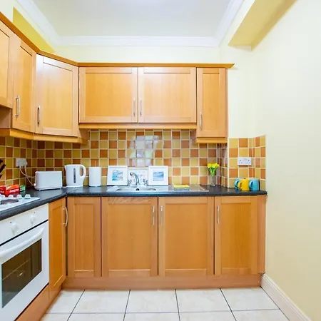 128 - Comfy 2 Bed With Parking Apartment