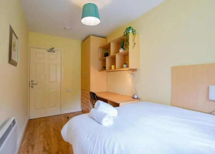 128 - Comfy 2 Bed With Parking Galway