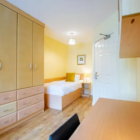 128 - Comfy 2 Bed With Parking * 戈尔韦
