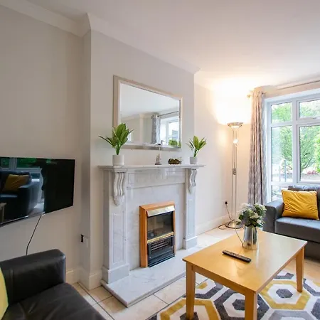 Apartment 128 - Comfy 2 Bed With Parking - Sleeps 6 Galway