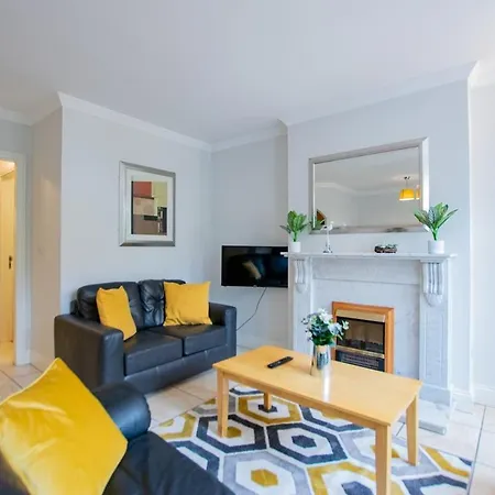 128 - Comfy 2 Bed With Parking - Sleeps 6