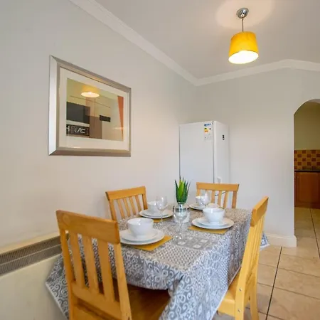 128 - Comfy 2 Bed With Parking 戈尔韦