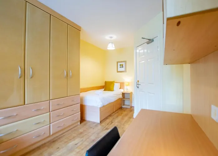 128 - Comfy 2 Bed With Parking * Голуэй