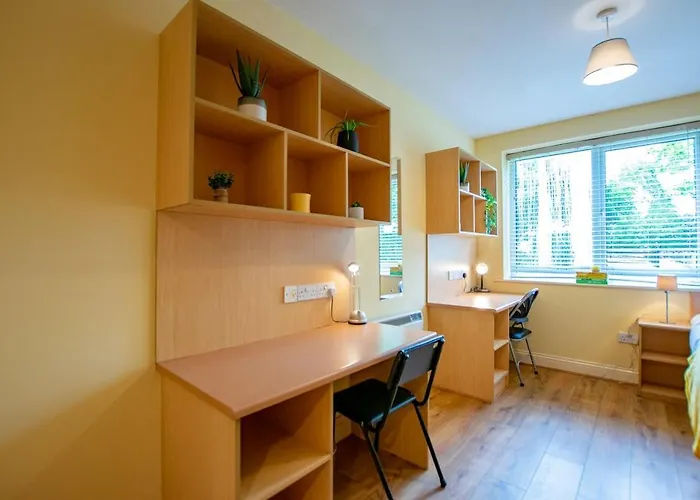 128 - Comfy 2 Bed With Parking Апартаменты