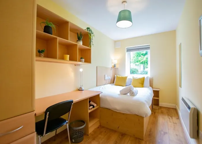 128 - Comfy 2 Bed With Parking