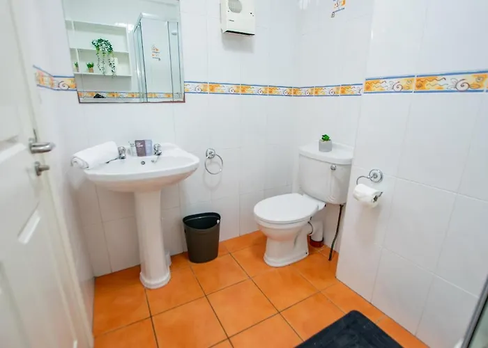 128 - Comfy 2 Bed With Parking *