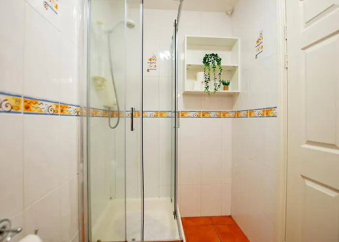 128 - Comfy 2 Bed With Parking Апартаменты