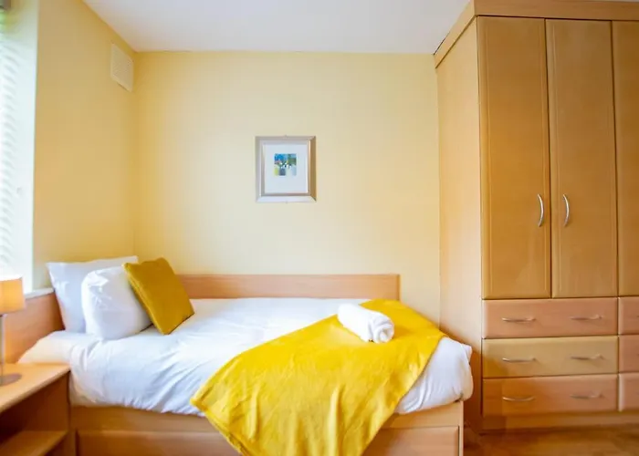 128 - Comfy 2 Bed With Parking Apartamento Galway