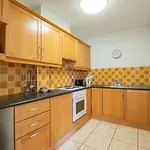 128 - Comfy 2 Bed With Parking Apartmán
