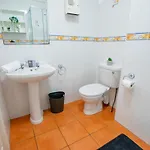 128 - Comfy 2 Bed With Parking *