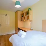 128 - Comfy 2 Bed With Parking Galway