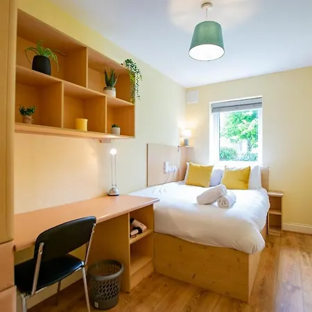 128 - Comfy 2 Bed With Parking - Sleeps 6