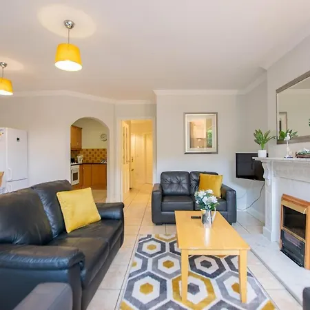 128 - Comfy 2 Bed With Parking - Sleeps 6 * Galway