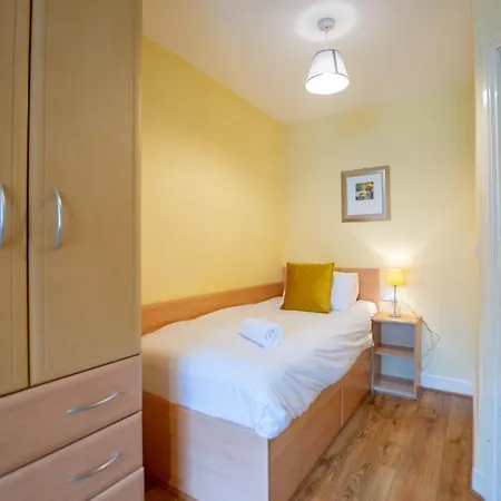 Apartamento 128 - Comfy 2 Bed With Parking - Sleeps 6