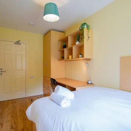128 - Comfy 2 Bed With Parking - Sleeps 6 Galway